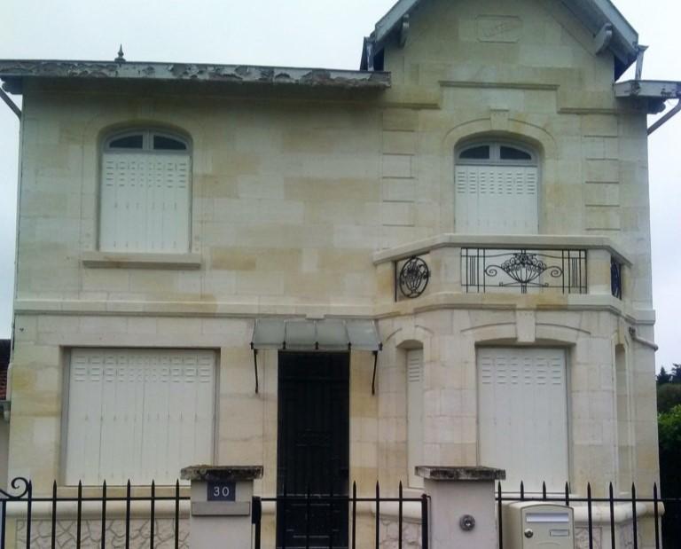 bâtiment traditionnel à Saint-Germain-de-la-Rivière